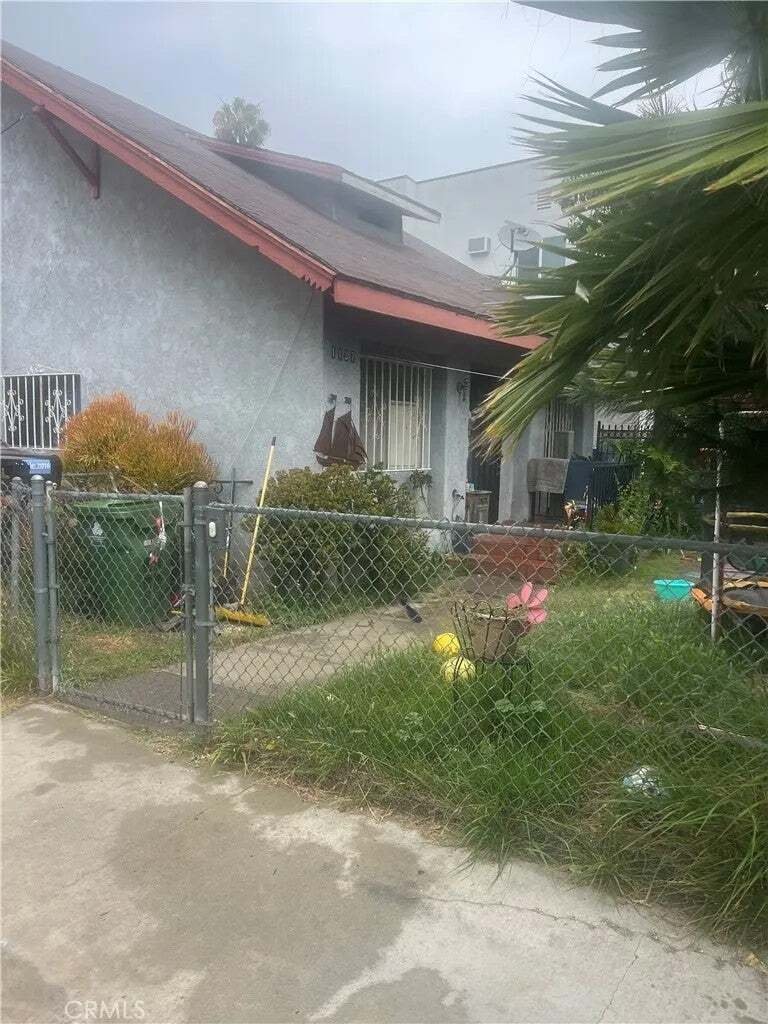 Los Angeles, California, United States 1 - 18562331