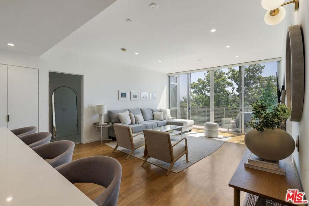 Condo in Los Angeles, California, United States 1 - 18561211