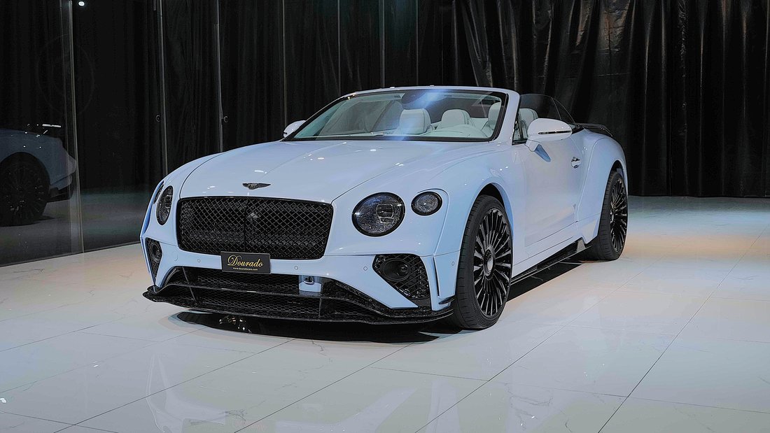 Cabriolet in Dubai, United Arab Emirates 3 - 18564269