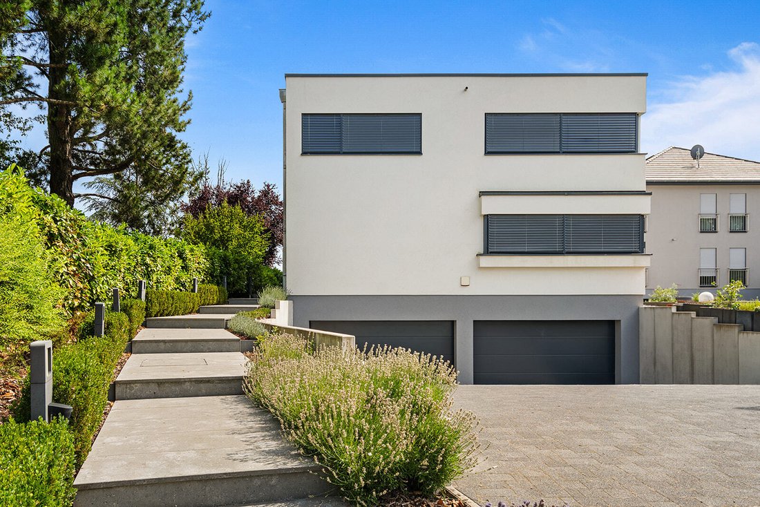 Villa in Bertrange, Luxembourg District, Luxembourg 1 - 18566249