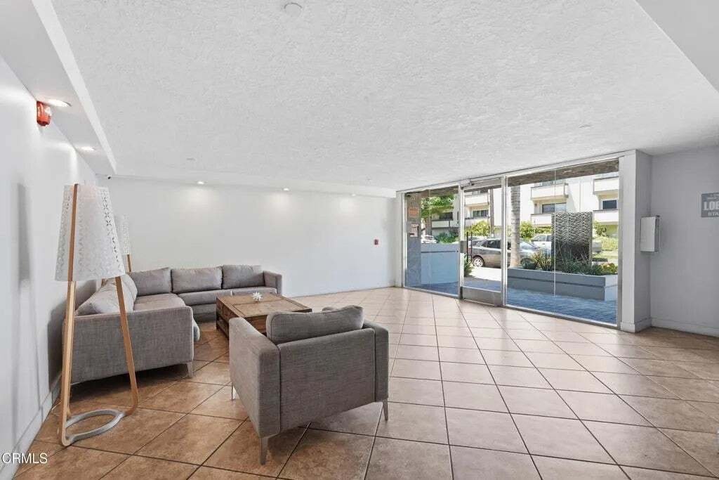 Los Angeles, California, United States 2 - 18562178