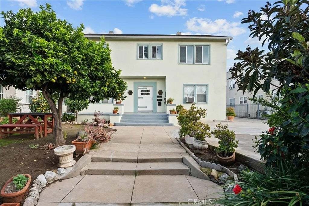 Los Angeles, California, United States 5 - 18562223