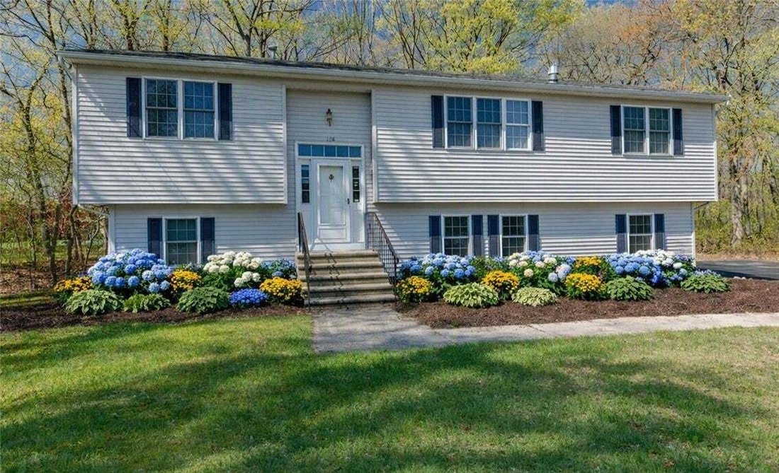 House in Cranston, Rhode Island, United States 3 - 18199383