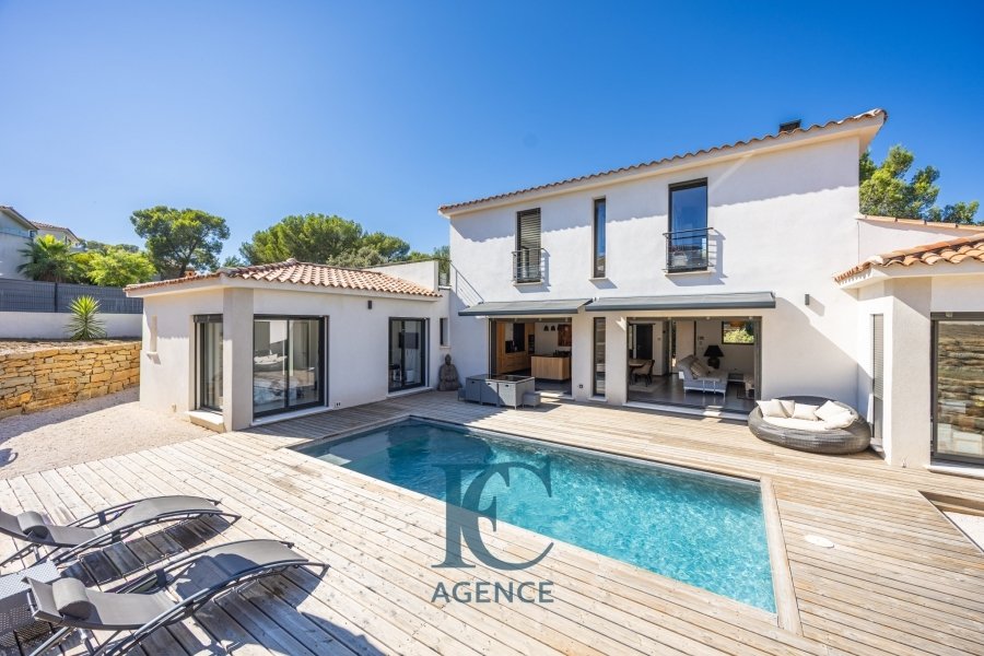 House in Six-Fours-les-Plages, Provence-Alpes-Côte d'Azur, France 1 - 18558759
