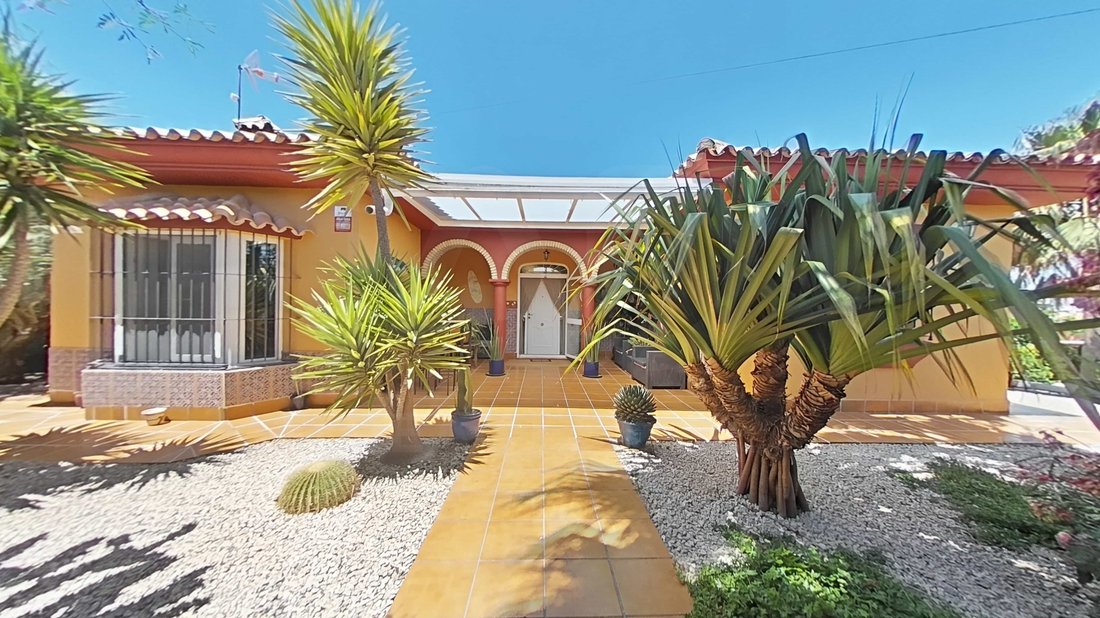 Townhouse in Chiclana de la Frontera, Andalusia, Spain 1 - 18130862