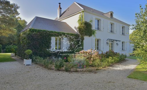 House in Sully-sur-Loire, Centre-Val de Loire, France 1