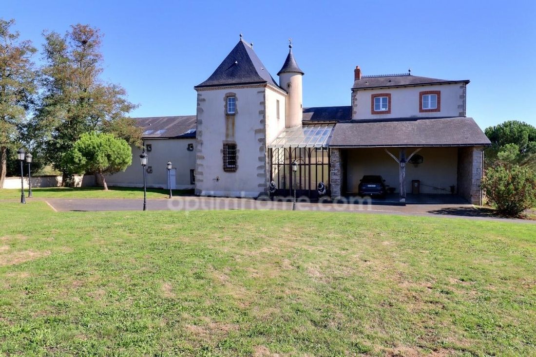 Castle in Mazieres-en-Mauges, Pays de la Loire, France 3 - 17068448