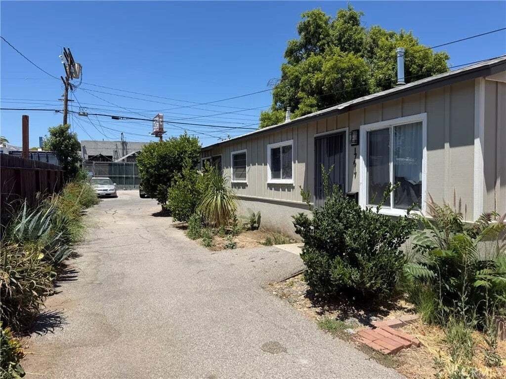 Los Angeles, California, United States 4 - 18562312