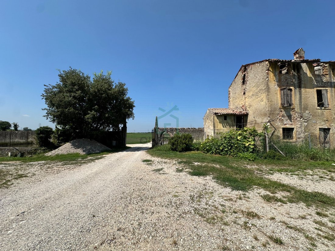 Villa in Sona, Veneto, Italy 2 - 18563493