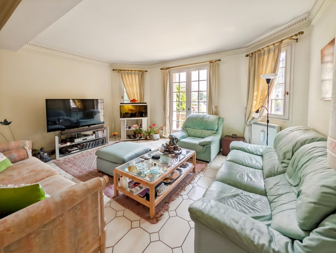 House in Langevin, Saint-Cyr-l'Ecole, France 5 - 18558804