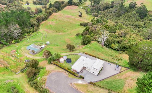 House in Kaukapakapa, Auckland, New Zealand 1