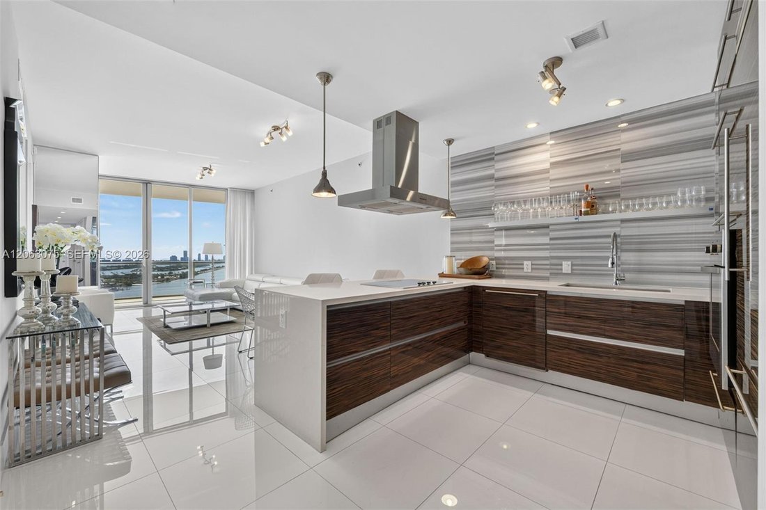 Miami, Florida, United States 1 - 18563069