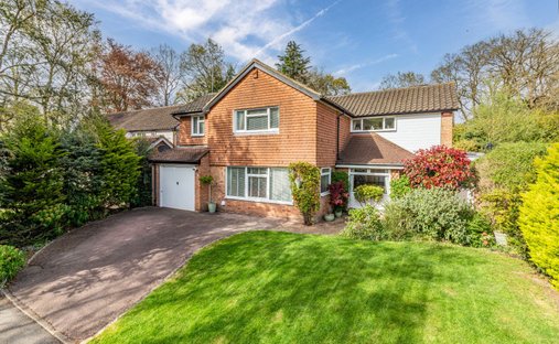 Haus in Pyrford Green, Woking, England 1