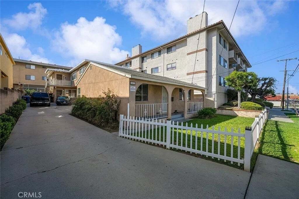 Los Angeles, California, United States 4 - 18559432