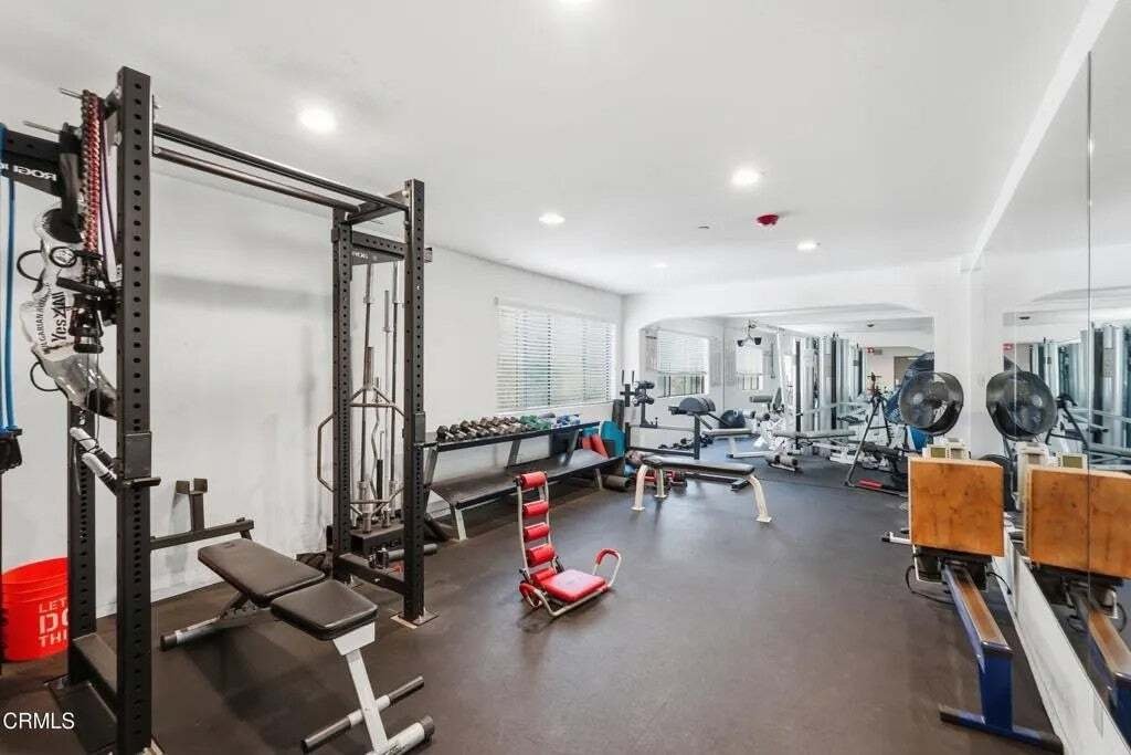 Los Angeles, California, United States 5 - 18562178