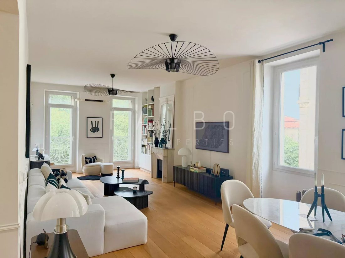 Apartment in Vauban, 6e Arrondissement, Marseille 2 - 18304474