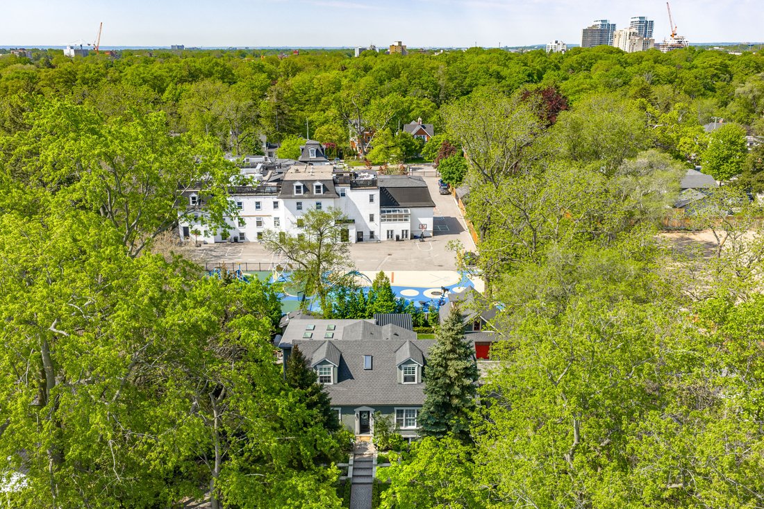 House in Oakville, Ontario, Canada 5 - 18560112