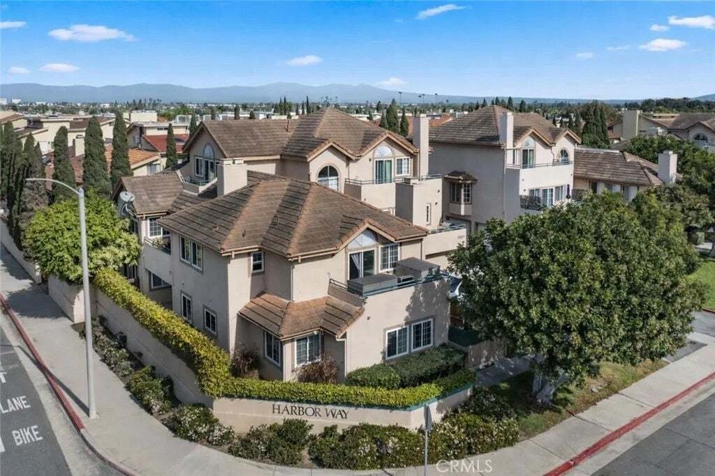 Huntington Beach, California, United States 1 - 18559414