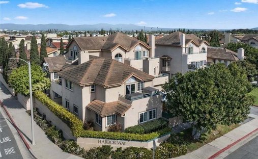 Apartment in Huntington Beach, California, United States 1