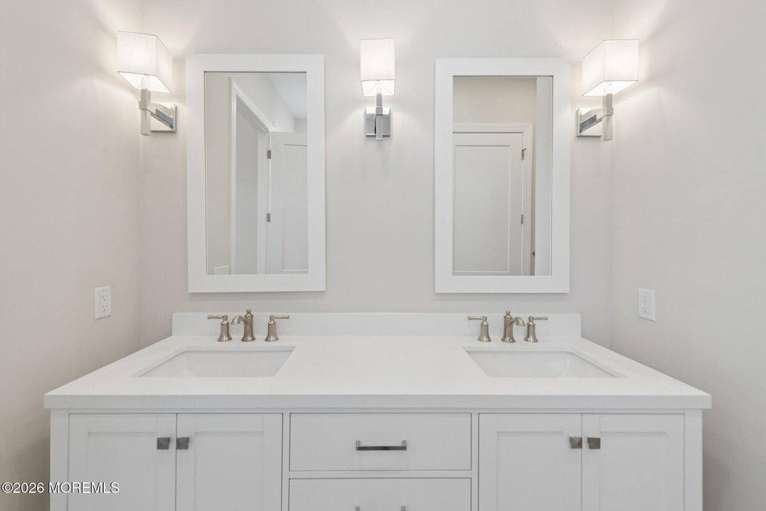 House in Manalapan Township, New Jersey, United States 2 - 18558423