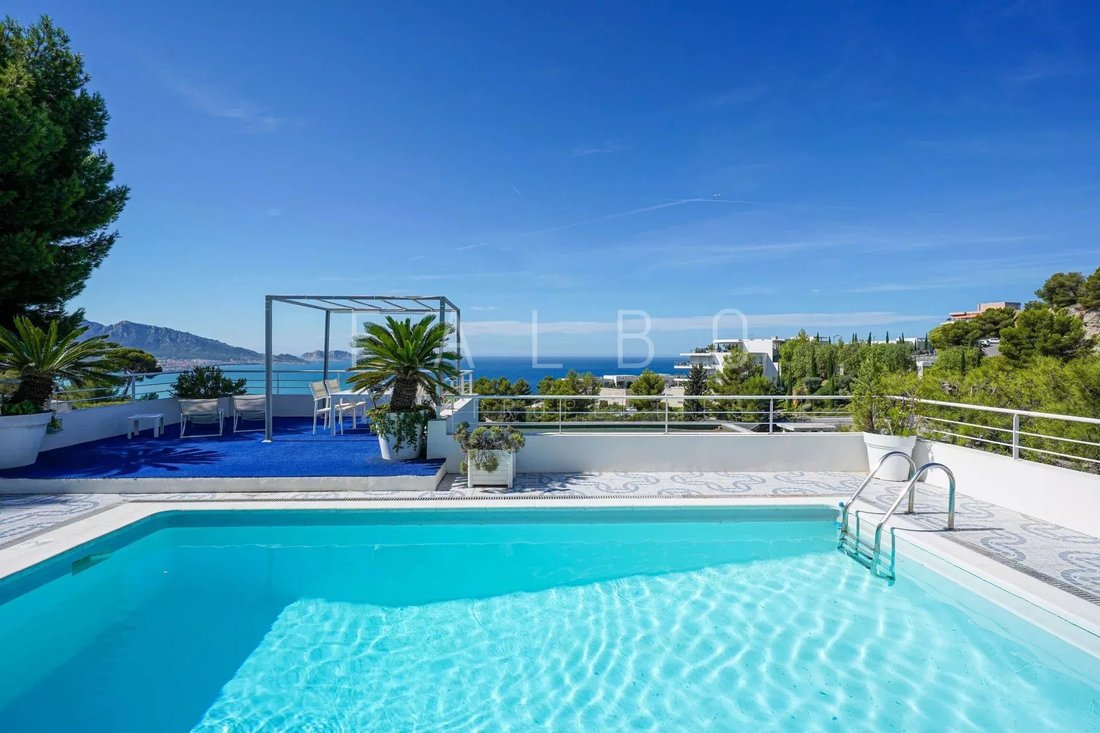 Estate in Le Roucas Blanc, 7e Arrondissement, Marseille 2 - 14144317
