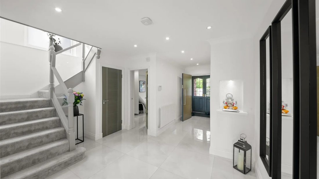 House in Eastcote Village, Hillingdon, England 3 - 17771114
