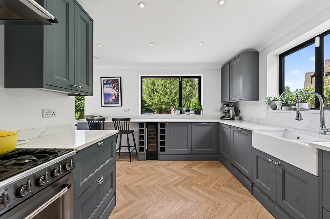 House in Farnham Royal, England 3 - 18565465