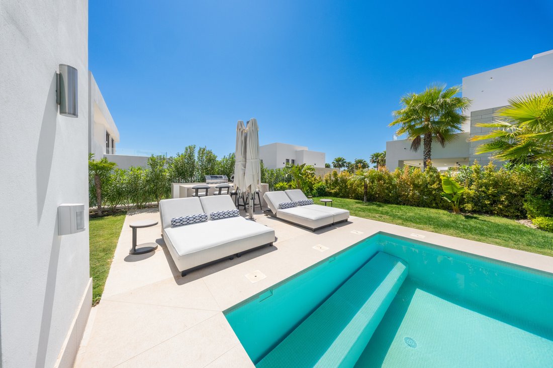 Villa in Rio Real, Marbella, Andalusia 2 - 18565237