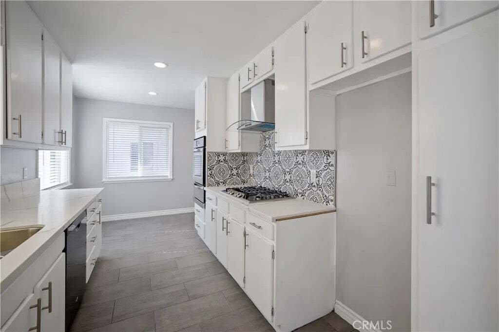 Los Angeles, California, United States 4 - 18562287