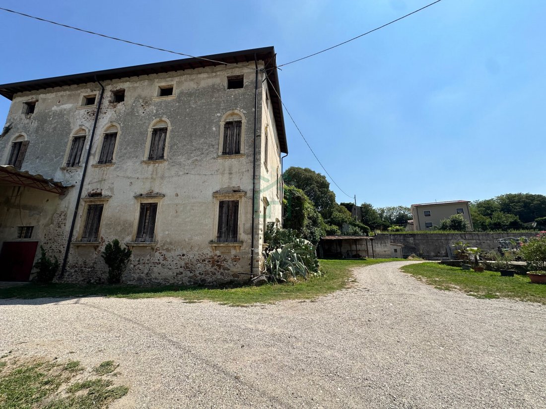 Villa in Sona, Veneto, Italy 3 - 18563493