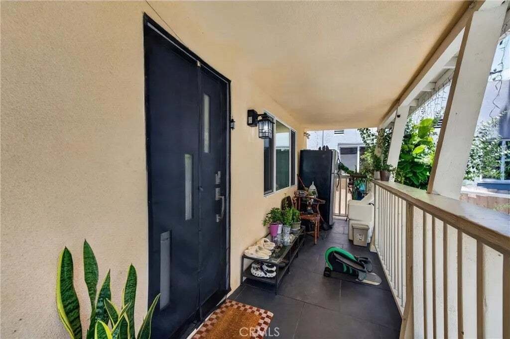 Los Angeles, California, United States 3 - 18562450