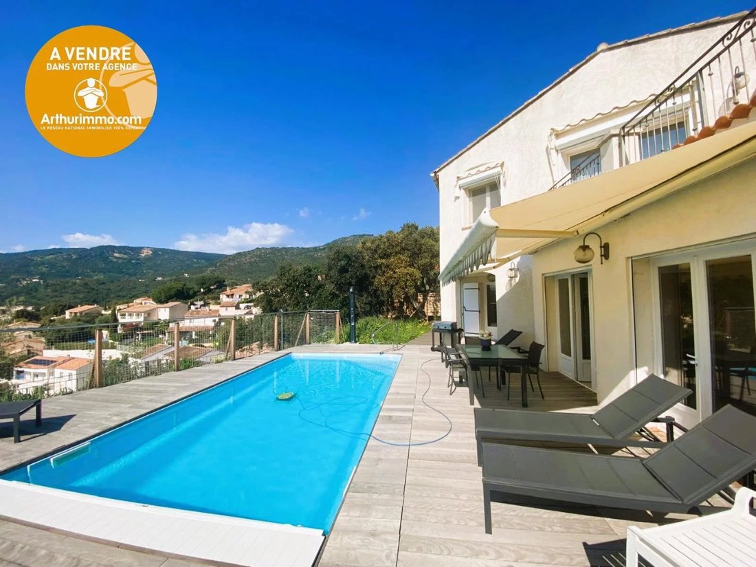 Villa in Le Lavandou, Provence-Alpes-Côte d'Azur, France 2 - 18558162
