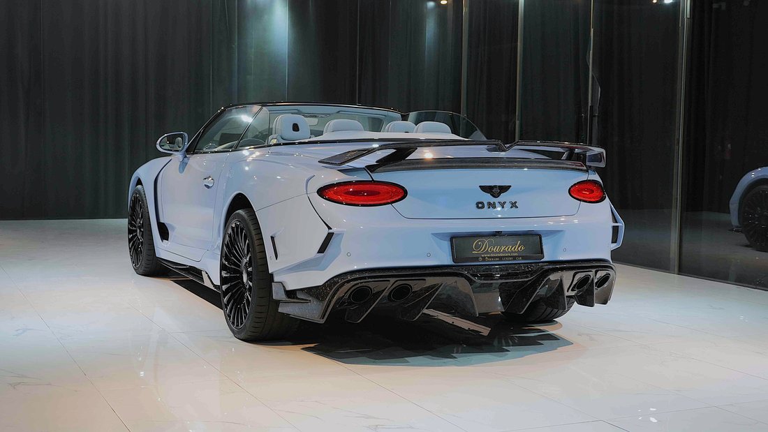 Cabriolet in Dubai, United Arab Emirates 4 - 18564269