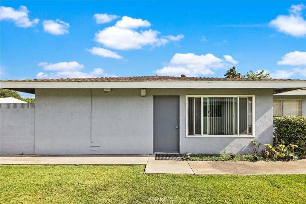 Orange, California, United States 4 - 18562403
