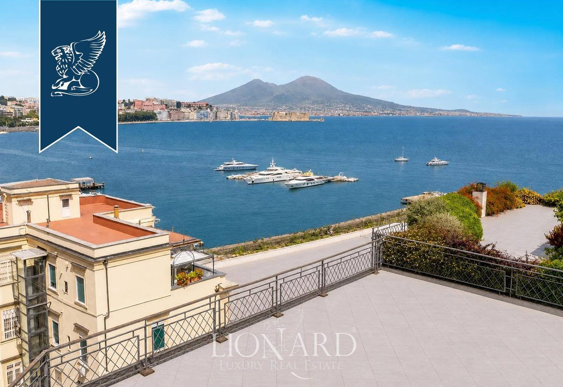 Apartment in Chiaia, Naples, Campania 1 - 18563414