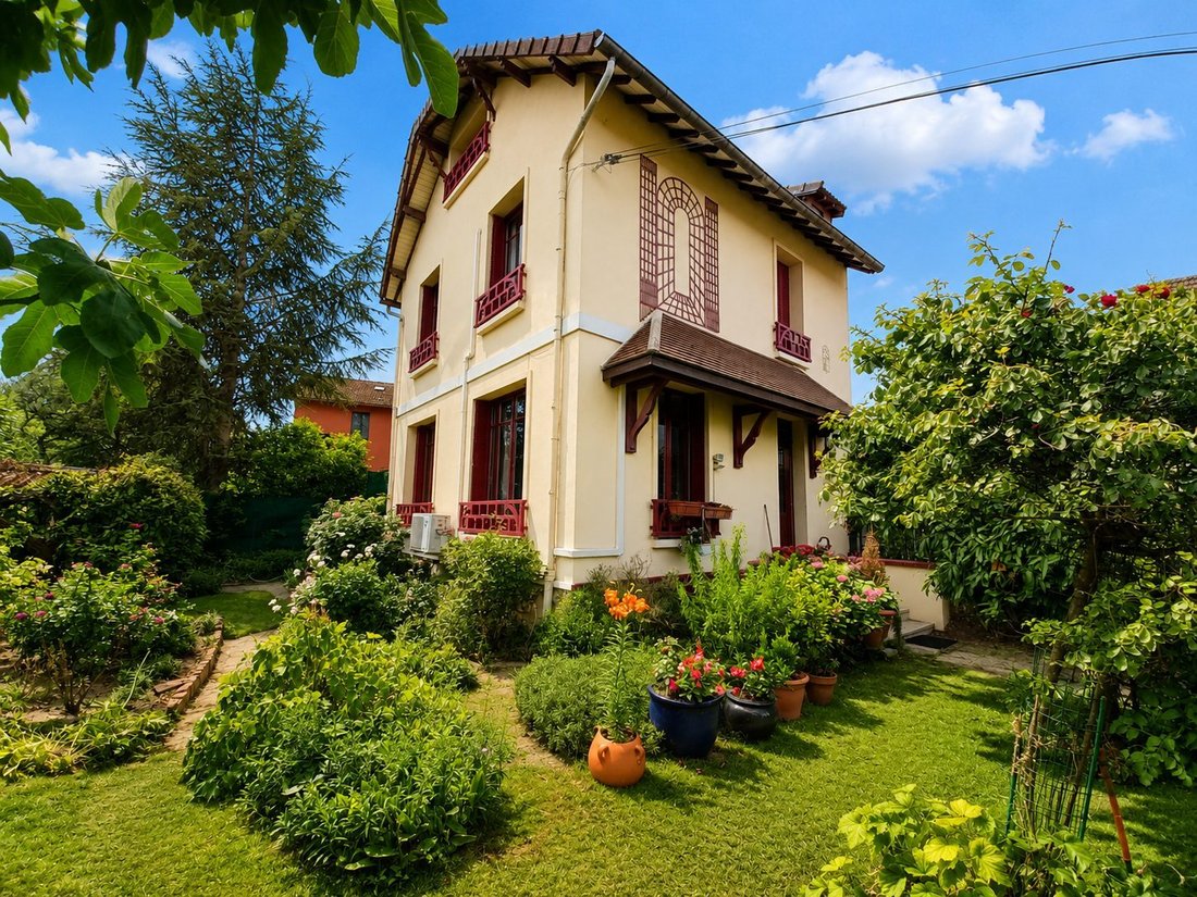 House in Le Vésinet, Ile-de-France, France 1 - 18564309