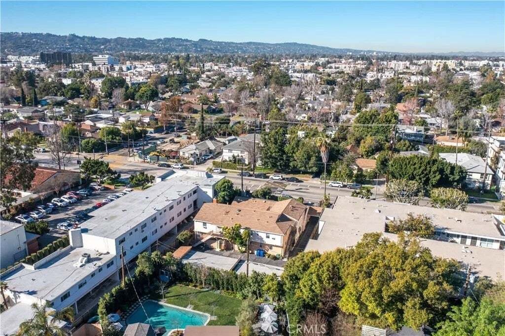 Los Angeles, California, United States 3 - 18562520