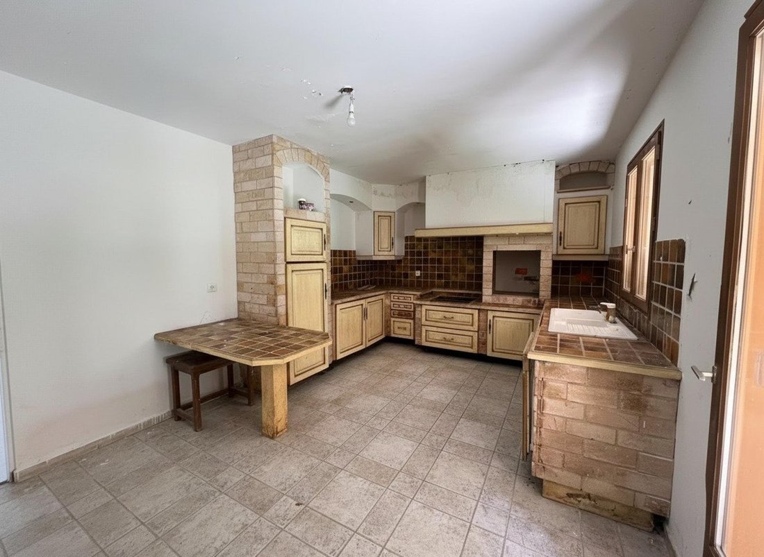 House in Centre Ville, Le Thor, France 5 - 17888258