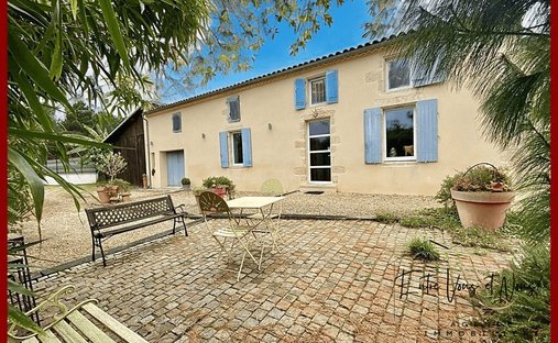 House in Centre Ville, Langon, France 1