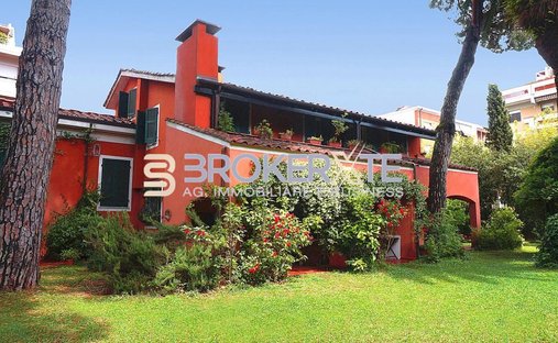 Villa in Center, Marina di Carrara, Tuscany 1