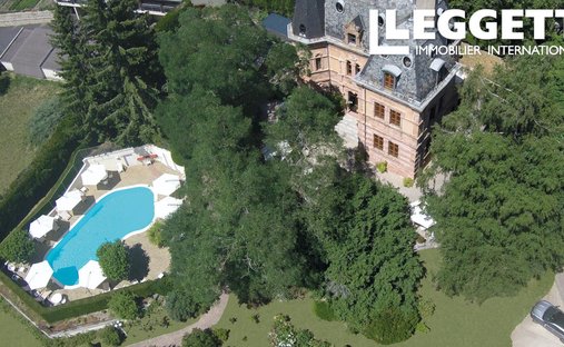 Château à Saint-Alban-sur-Limagnole, Occitanie, France 1
