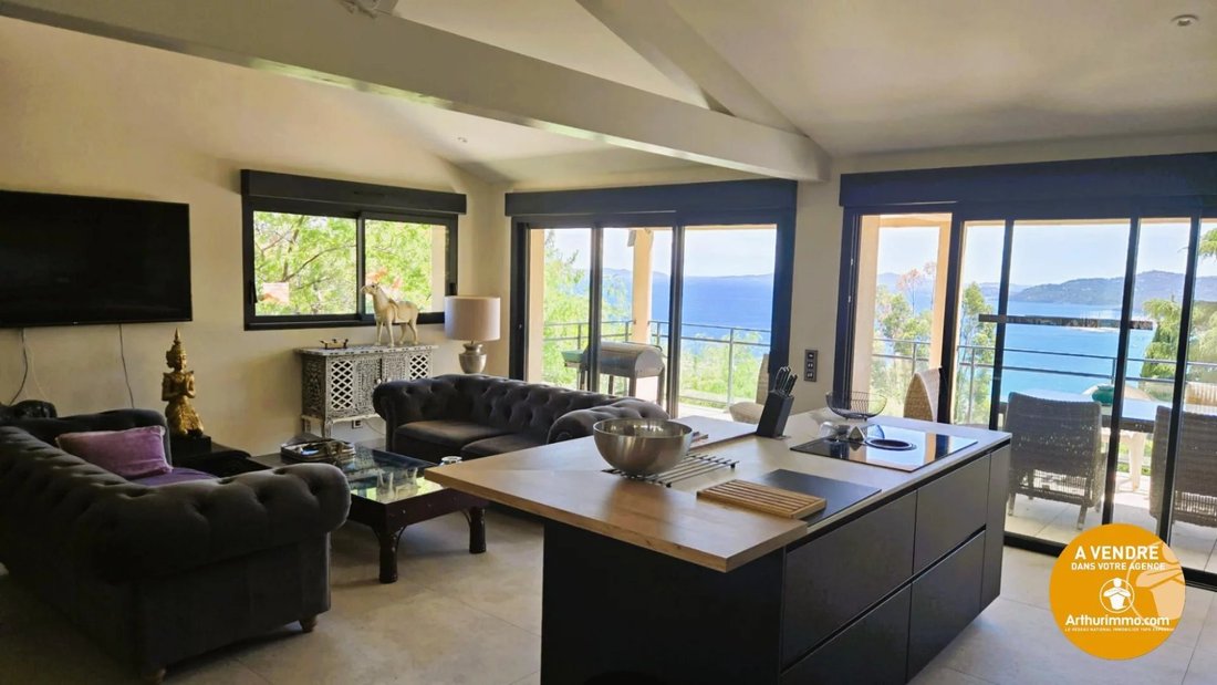 Villa in Le Lavandou, Provence-Alpes-Côte d'Azur, France 2 - 18558198
