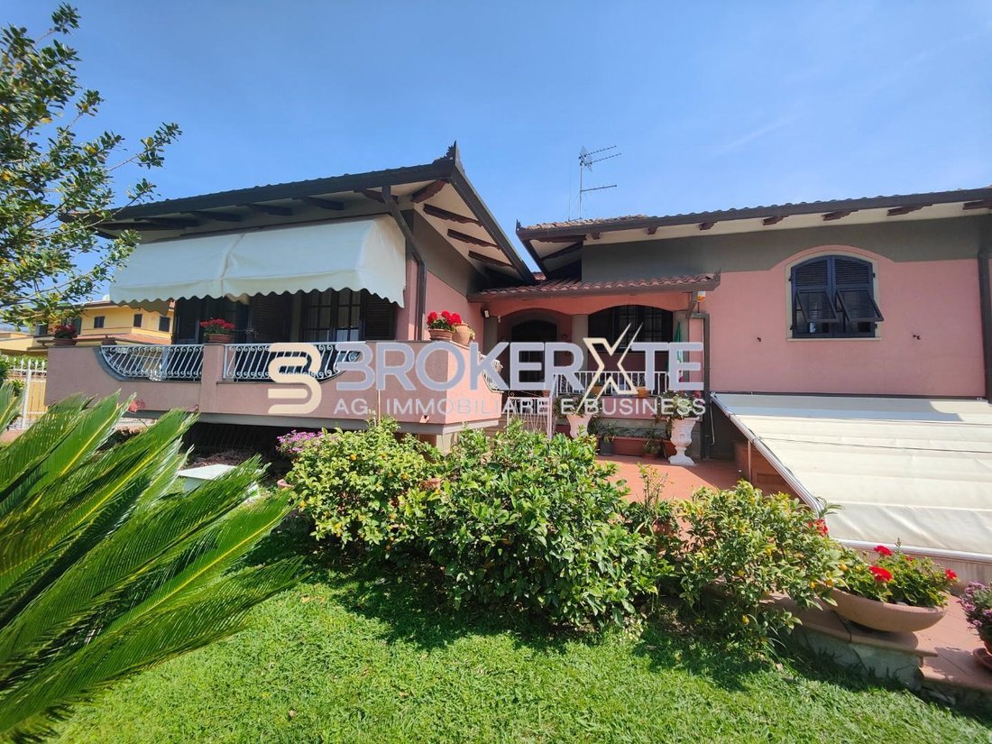 Villa in Fontia-Fossola-Fossone, Marina di Carrara, Tuscany 1 - 12203942