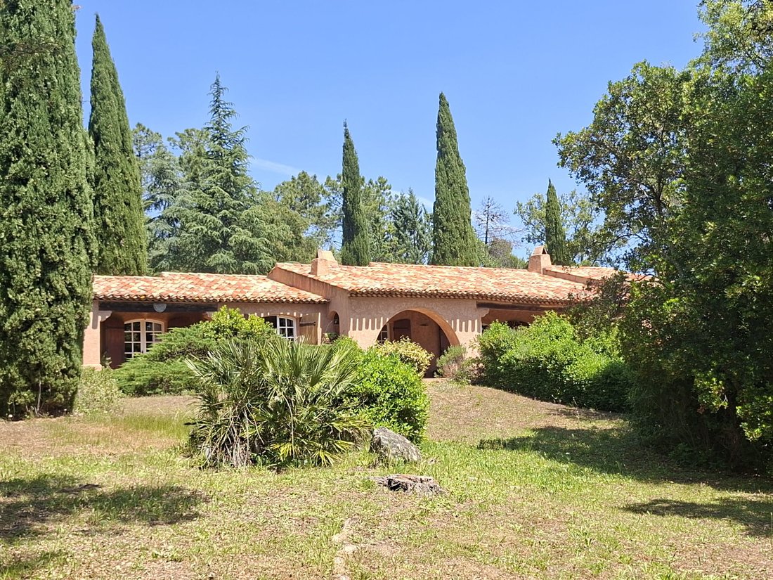 House in Partie Nord-Ferrieres-Cadenades-Rouviere, Le Muy, France 1 - 18565632