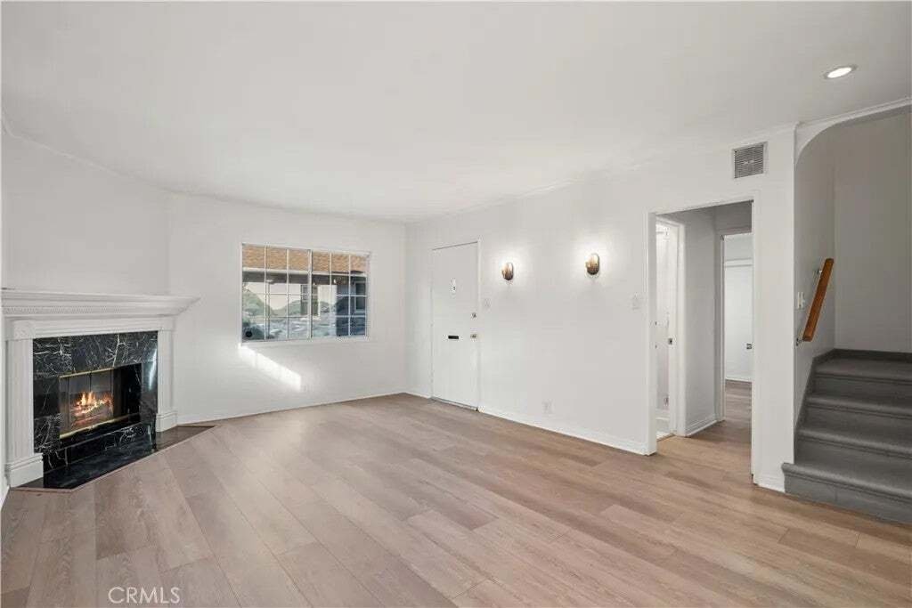 Los Angeles, California, United States 5 - 18562520