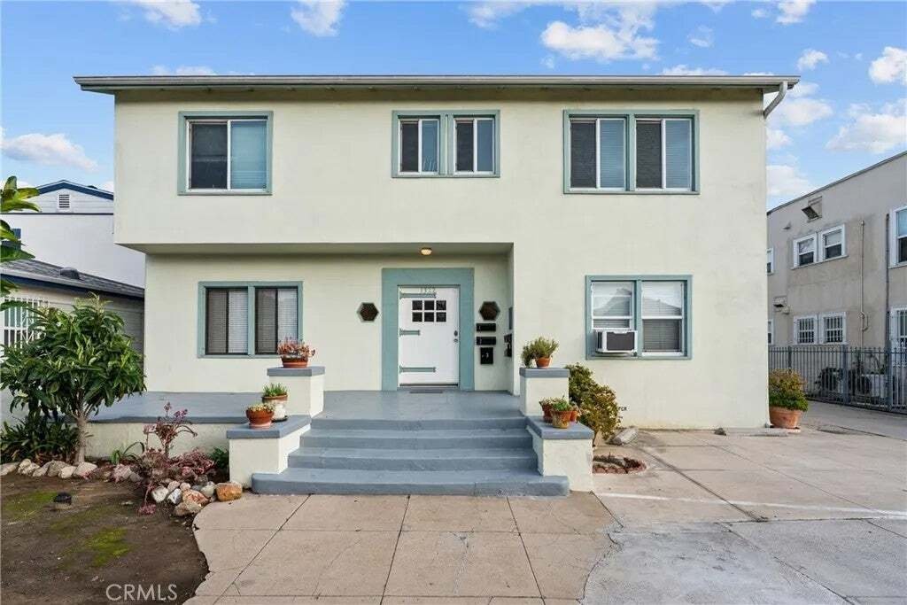Los Angeles, California, United States 3 - 18562223