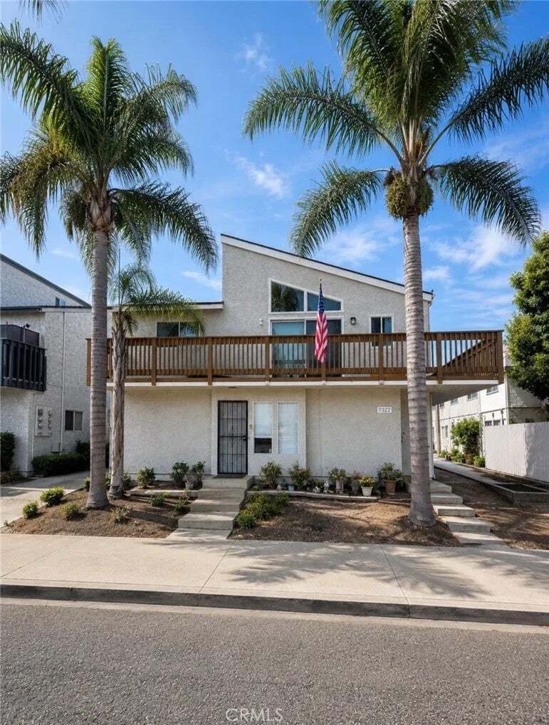 Huntington Beach, California, United States 1 - 18562517