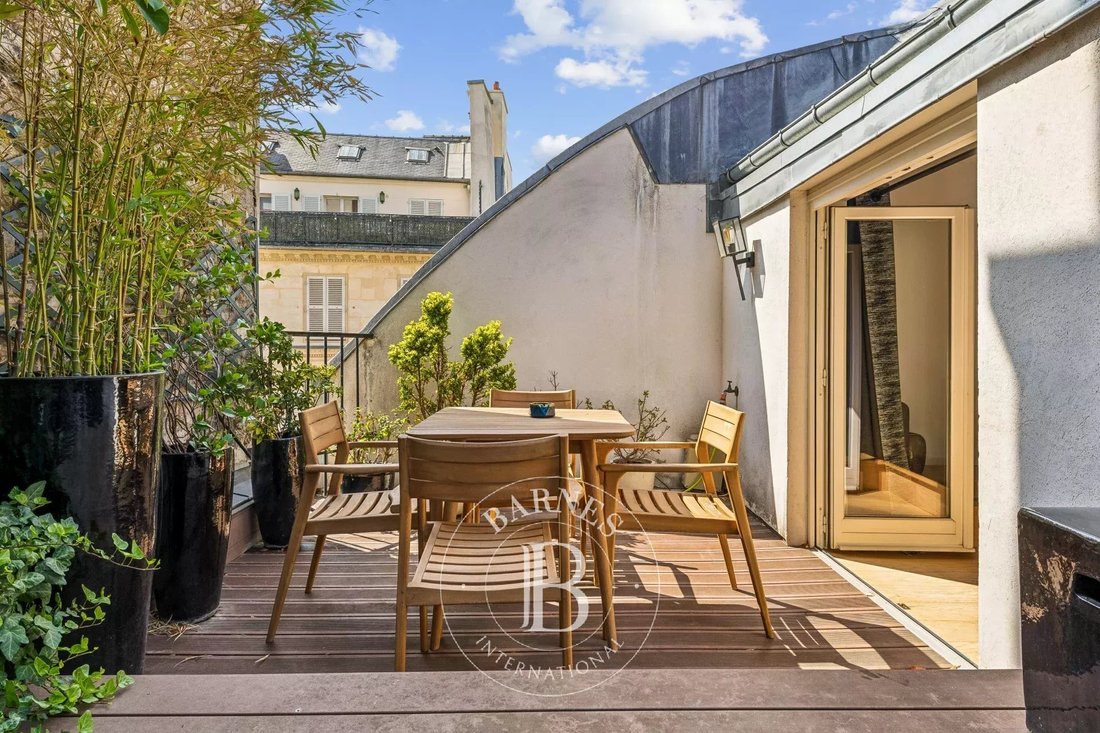 Apartment in Saint Thomas d'Aquin, Paris 7e Arrondissement, Paris 1 - 18533477