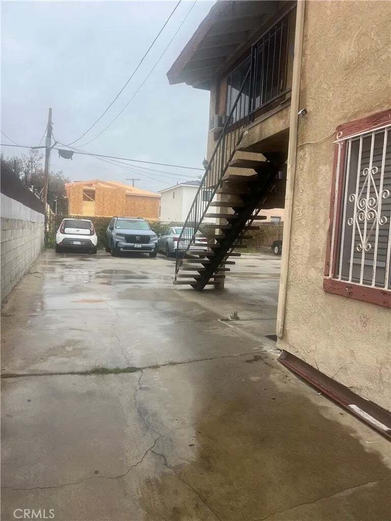 Los Angeles, California, United States 3 - 18562331