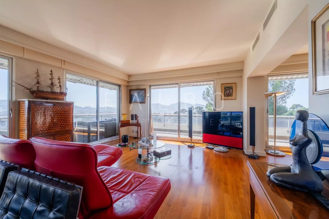 Apartment in Saint Giniez, 8e Arrondissement, Marseille 5 - 15189522